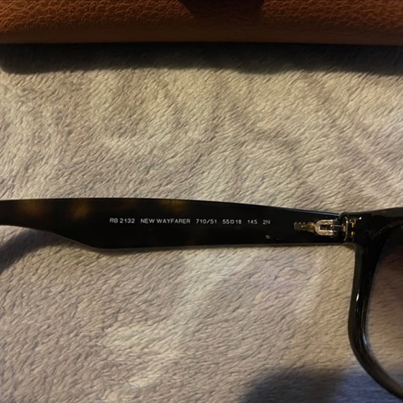 Ray-Ban Wayfarer Classic Sunglasses RB2132 - Picture 5 of 6